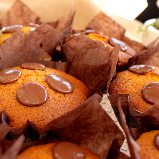 Deliciosos muffins de massa de cenoura com gotas de chocolate ao leite. (Foto: Divulgação)