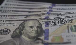 D&oacute;lar cai para R$ 5,34 com al&iacute;vio no mercado externo