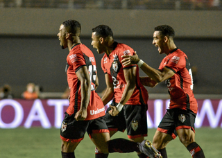 Atl&eacute;tico-GO vence o Olimpia e chega pela 1&ordf; vez &agrave;s quartas da Sul-Americana