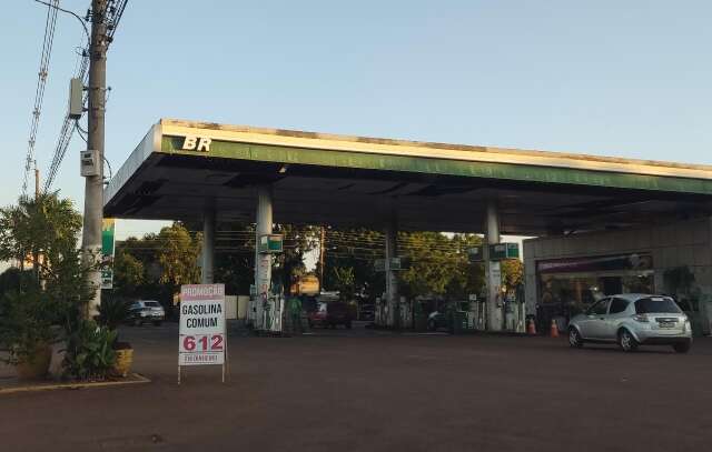 Redu&ccedil;&atilde;o no pre&ccedil;o da gasolina j&aacute; &eacute; percebida nos postos do interior