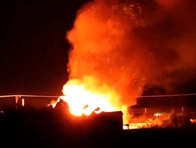 Inc&ecirc;ndio destr&oacute;i casa de construtor do Fusca Transformers no Bairro Taveir&oacute;polis