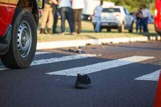 Motociclista atropelado por caminhonete tem perna amputada
