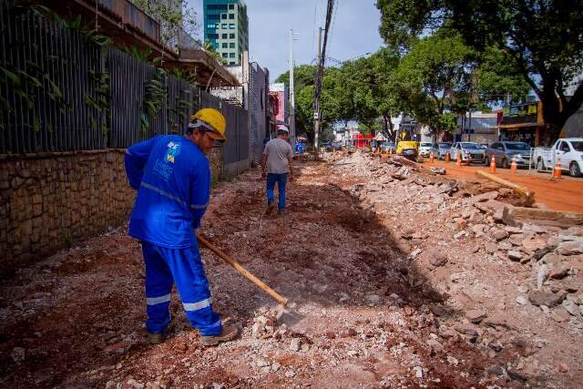 Rua Pedro Celestino &eacute; fechada para in&iacute;cio das obras de recapeamento na Capital