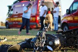 Motociclista atropelado por caminhonete tem perna amputada