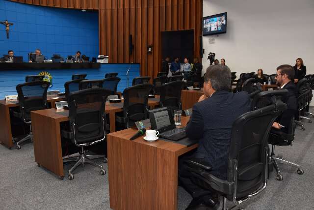 Deputados aprovam atendimento especializado aos &oacute;rf&atilde;os do feminic&iacute;dio 