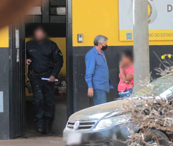 Ivan coloca tornozeleira, nega extors&atilde;o e diz que dinheiro apreendido &eacute; de carro
