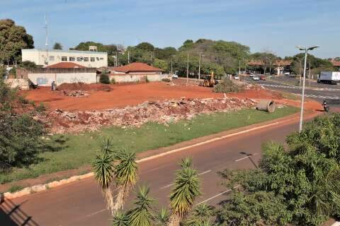 Após demolição de prédio, Vila dos Idosos começa a ser construída na Capital 