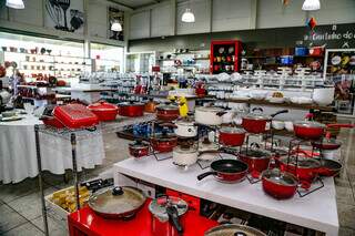 Conjunto de panelas para você equipar a cozinha da sua casa. (Foto: Kísie Ainoã)