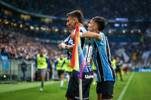 Com gols de Ferreira e Bruno Alves, Gr&ecirc;mio vence o N&aacute;utico por 2 a 0