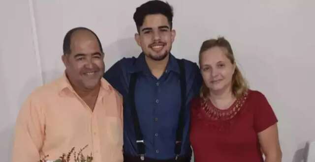 Fam&iacute;lia procura testemunhas de acidente que deixou casal em estado grave