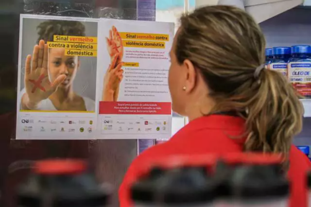  &ldquo;Protetivas On-line&rdquo; &eacute; canal de socorro para 381 mulheres em Campo Grande 