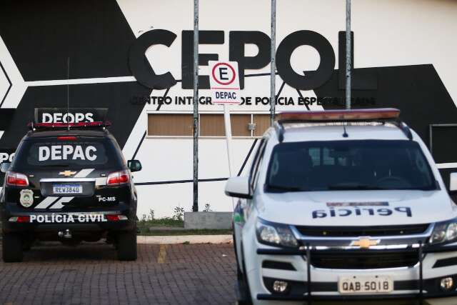C&atilde;o farejador encontra 239 quilos de coca&iacute;na em rodas de caminh&atilde;o 