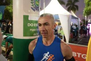 Aos 51 anos, Vicente participa da sua primeira maratona. (Foto: Marcos Maluf)