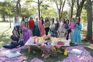 Grupo de mulheres durante o piquinique realizado ontem, 11. (Foto: Kísie Ainoã)