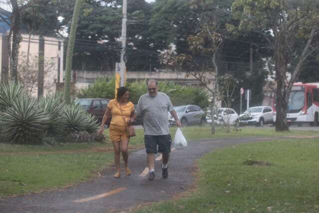 Campo Grande registra garoa e queda de temperatura