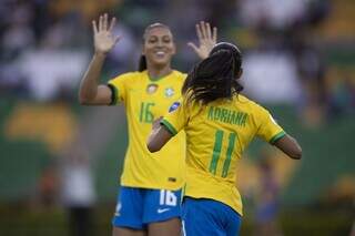 Jogadoras da seleção em campo durante a partida de hoje. (Foto: Thais Magalhães/CBF)