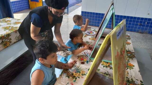 Prefeitura convoca 394 aprovados em sele&ccedil;&atilde;o para assistente educacional infantil