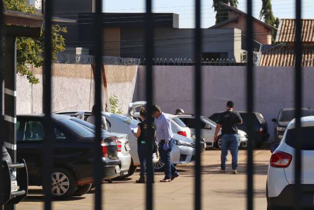Carro de mulher que socorreu v&iacute;tima de atentado passa por per&iacute;cia