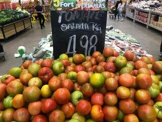 Tomate está entre os itens que ficaram mais baratos de junho para julho. (Foto: Liana Feitosa)