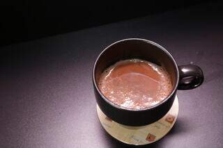 Cappucino com chocolate é especialidade da casa. (Foto: Kísie Ainoã)