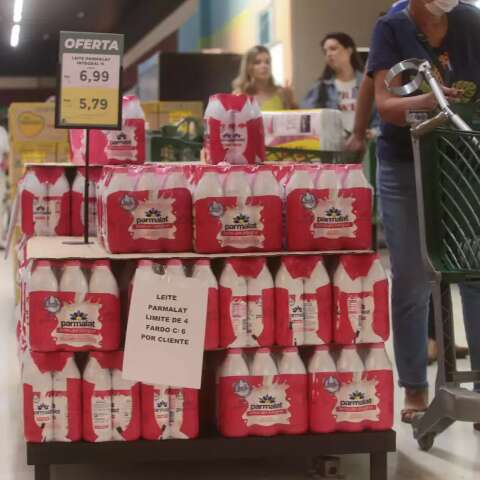 Leite a R$ 5,79 &eacute; aposta de supermercado para atrair cliente na Capital