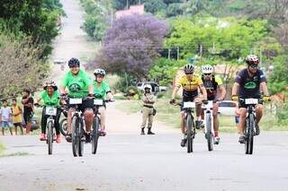 Competidores durante prova em Corumbá (Foto: Divulgação)