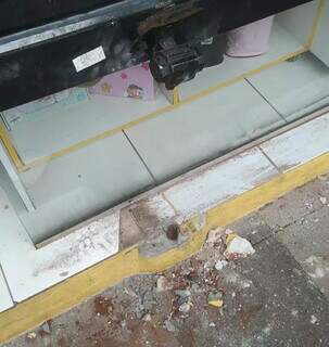 &#34;Pequeno&#34; quebrou trava de porta para arrombar loja no Centro (Foto: Direto das Ruas)