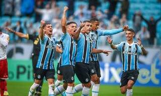 Atacante Diego Souza comemora gol pelo Grêmio.(Foto: Grêmio/Reprodução)