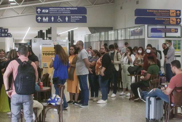 Empresa cancela voo e sugere que passageiros continuem de &ocirc;nibus por 1,4 mil km