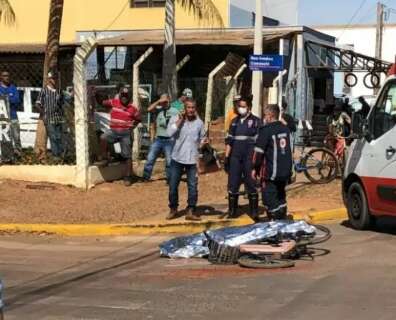 Mulher morre ao ter bicicleta el&eacute;trica atingida por caminh&atilde;o boiadeiro