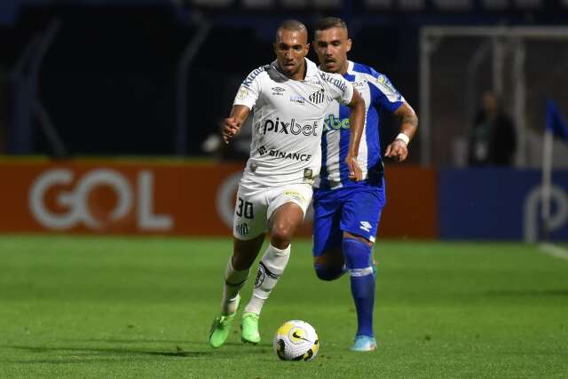 Com p&ecirc;nalti no come&ccedil;o do jogo, Santos perde para o Ava&iacute;, por 1 a 0