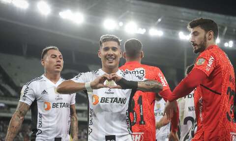 Atlético-MG vence Botafogo e lidera momentaneamente o Brasileirão