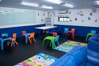 Sala colorida, com brinquedos e conforto para os filhos de universitários. (Foto: Assessoria UCP)