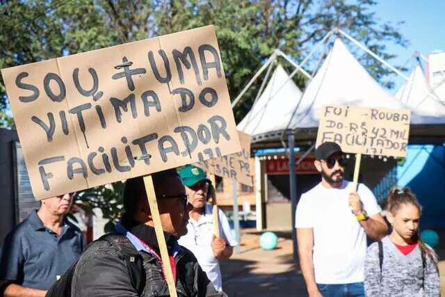 Empresa que prometia reduzir d&iacute;vidas tem meio milh&atilde;o bloqueado
