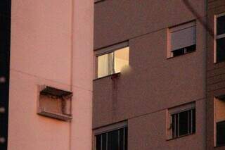 Bombeiros isolam pr&eacute;dio depois de morador se ferir e apavorar vizinhos