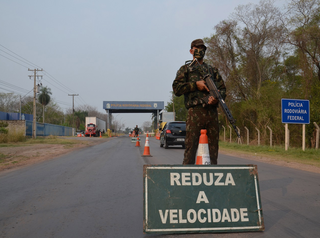 Militar na fronteira com a Bolívia, em ação da Operação Ágata. (Foto: 18ª Bda Inf Fron)
