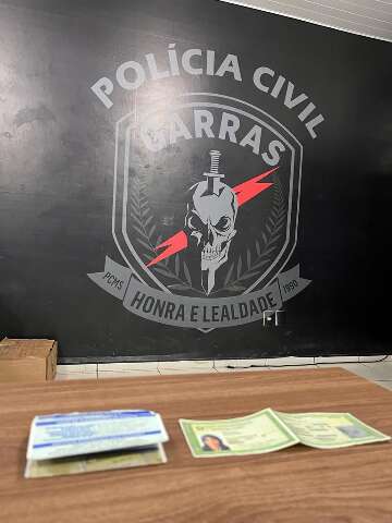 Mulher &eacute; presa ao tentar abrir conta em banco com uso de documento falso