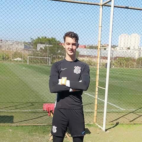 Corinthians anuncia contrata&ccedil;&atilde;o de jovem goleiro de Campo Grande 