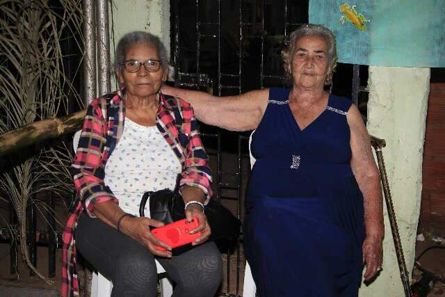 Amizade de vizinha dura 60 anos? Esmeralda e Petronilha têm a receita