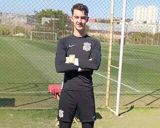 Goleiro de Campo Grande vestindo as cores do Timão (Foto: Divulgação/Instagram)