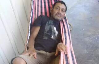 Luiz Carlos da Silva, de 52 anos, em rede depois de ser resgatado. (Foto: Assessoria)