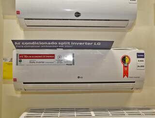 Loja coloca em oferta modelos de ar condicionados inteligentes. (Foto: Kisie Ainoã)