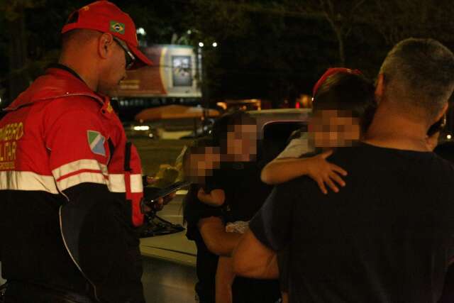 Em dia de parque cheio, menino de 2 anos fica uma hora perdido 