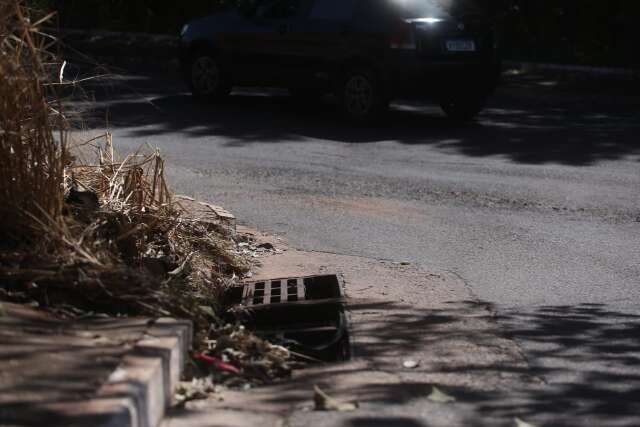 Com alta de furtos na Capital, bueiros sem tampa geram medo de acidentes