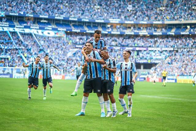 Gr&ecirc;mio vence a Ponte Preta por 2 a 1 e chega a vice-lideran&ccedil;a da S&eacute;rie B 