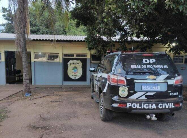 Homem tem v&iacute;sceras expostas ap&oacute;s ser esfaqueado por idoso