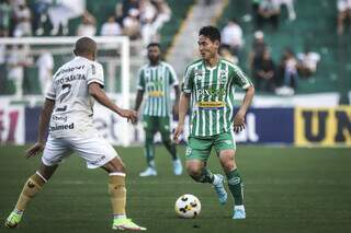 Lance do duelo dos times neste domingo (24). (Foto: Fernando Alves/E.C.Juventude)