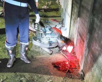 Militar do Exército morre após colidir motocicleta com outro veículo e muro  