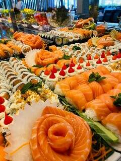 Buffet mais completo da cidade tem variedade de sushis. (Foto: Divulgação)