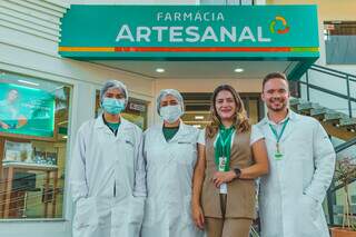 Equipe de especialistas da Farmácia Artesanal. (Foto: Divulgação)